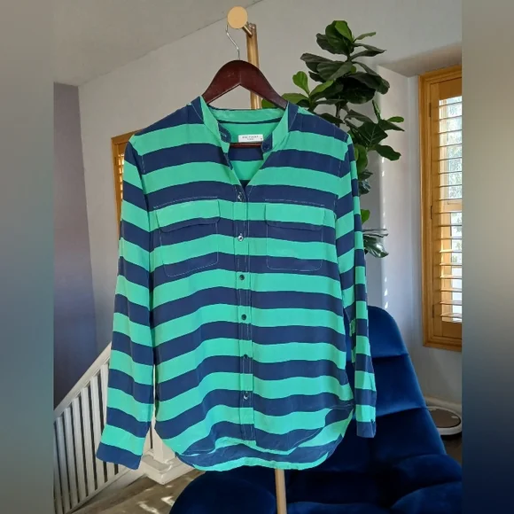 Equipment Femme Cabana Silk Long Sleeve Striped Button down Shirt Size M - Picture 2 of 11
